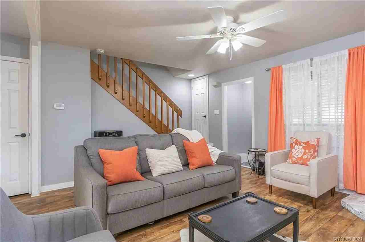 3206 Eastwood Dr - Photo 3 of 19