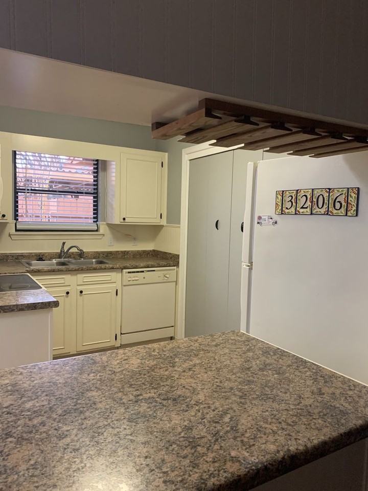 3206 Eastwood Dr - Photo 4 of 19