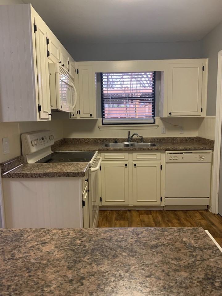 3206 Eastwood Dr - Photo 5 of 19