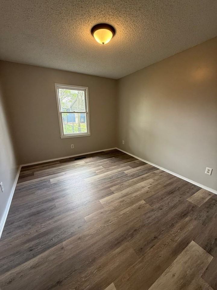 718 N Homewood Ave - Photo 5 of 11