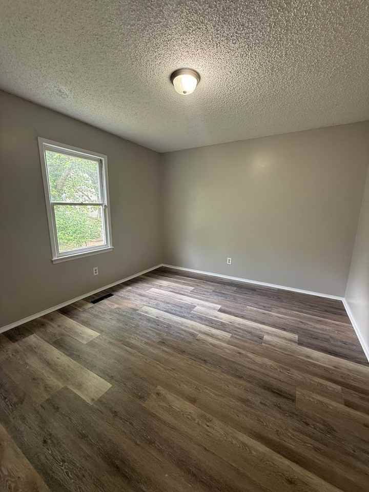 718 N Homewood Ave - Photo 6 of 11