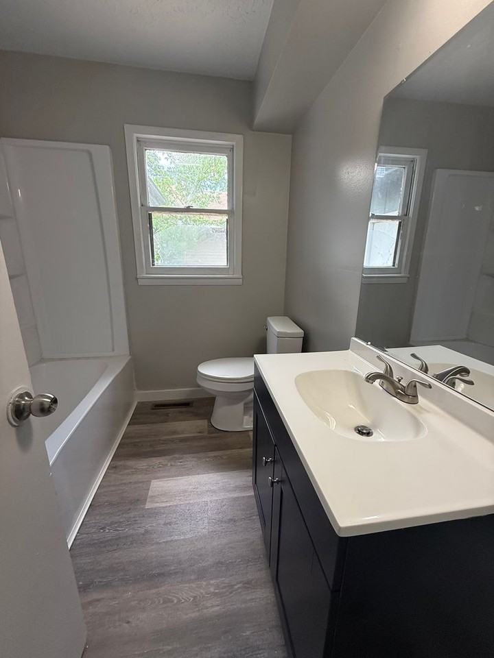 718 N Homewood Ave - Photo 7 of 11