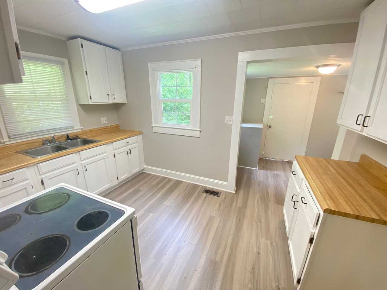 815 Barnette St - Photo 4 of 15