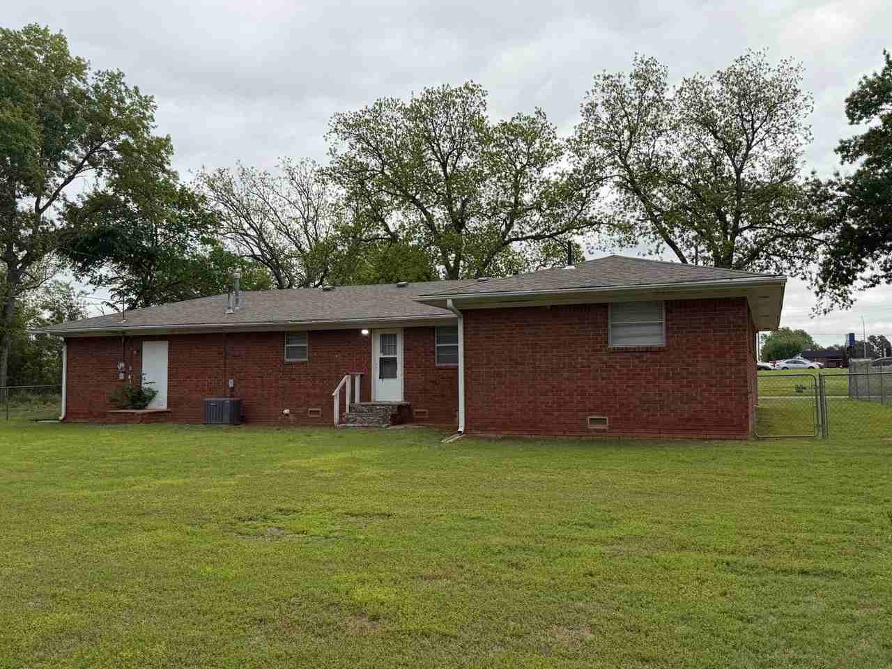 4010 N Harrison St - Photo 2 of 13