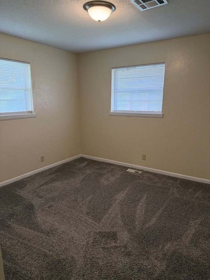 4010 N Harrison St - Photo 4 of 13