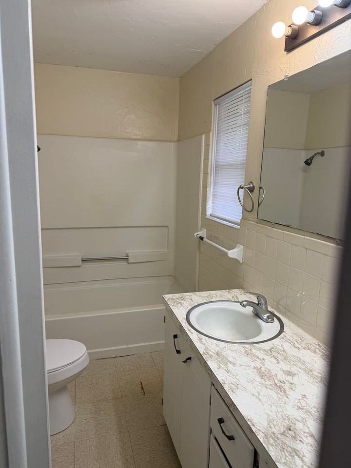 4010 N Harrison St - Photo 5 of 13