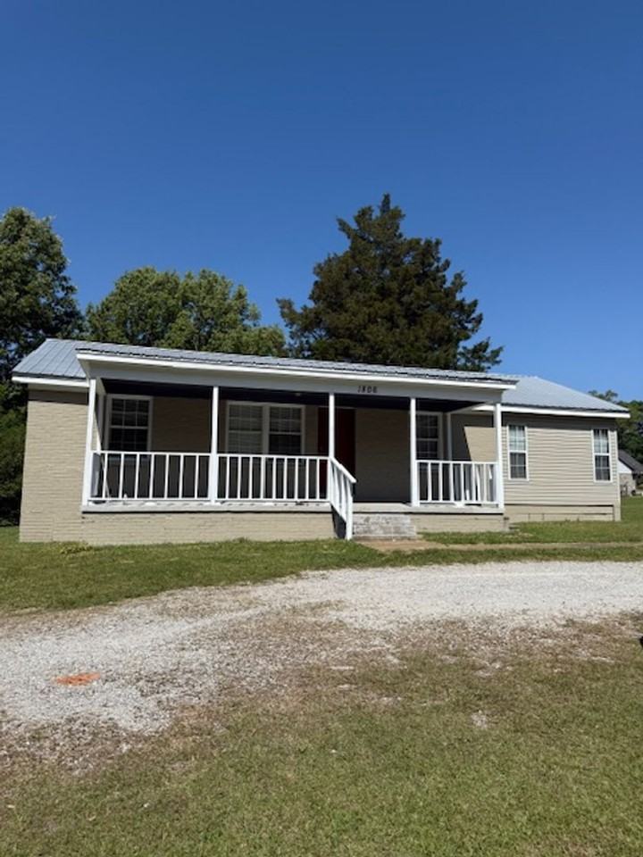 1806 Briar Ridge Rd - Photo 2 of 12