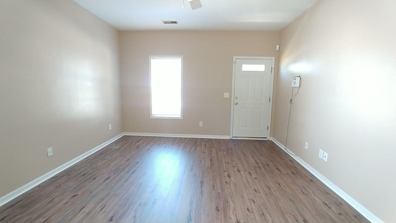1243 Stoneridge Ln - Photo 3 of 8