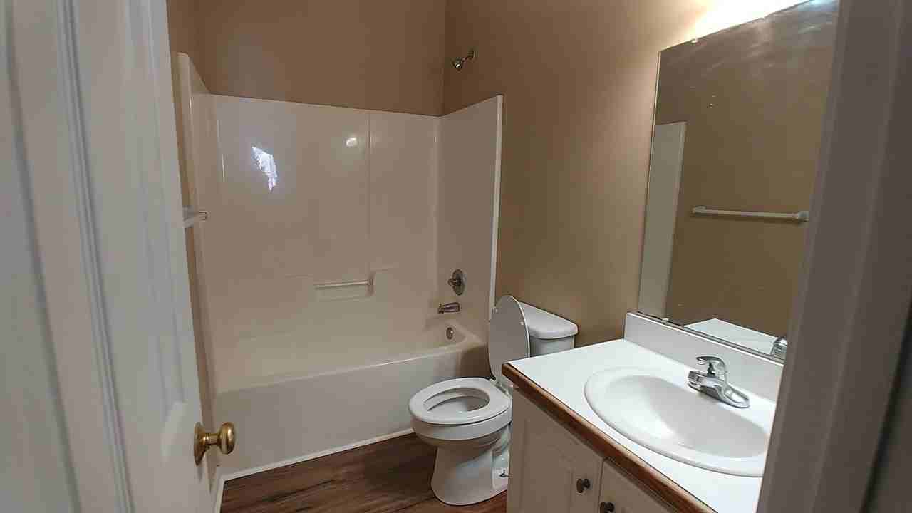1243 Stoneridge Ln - Photo 5 of 8