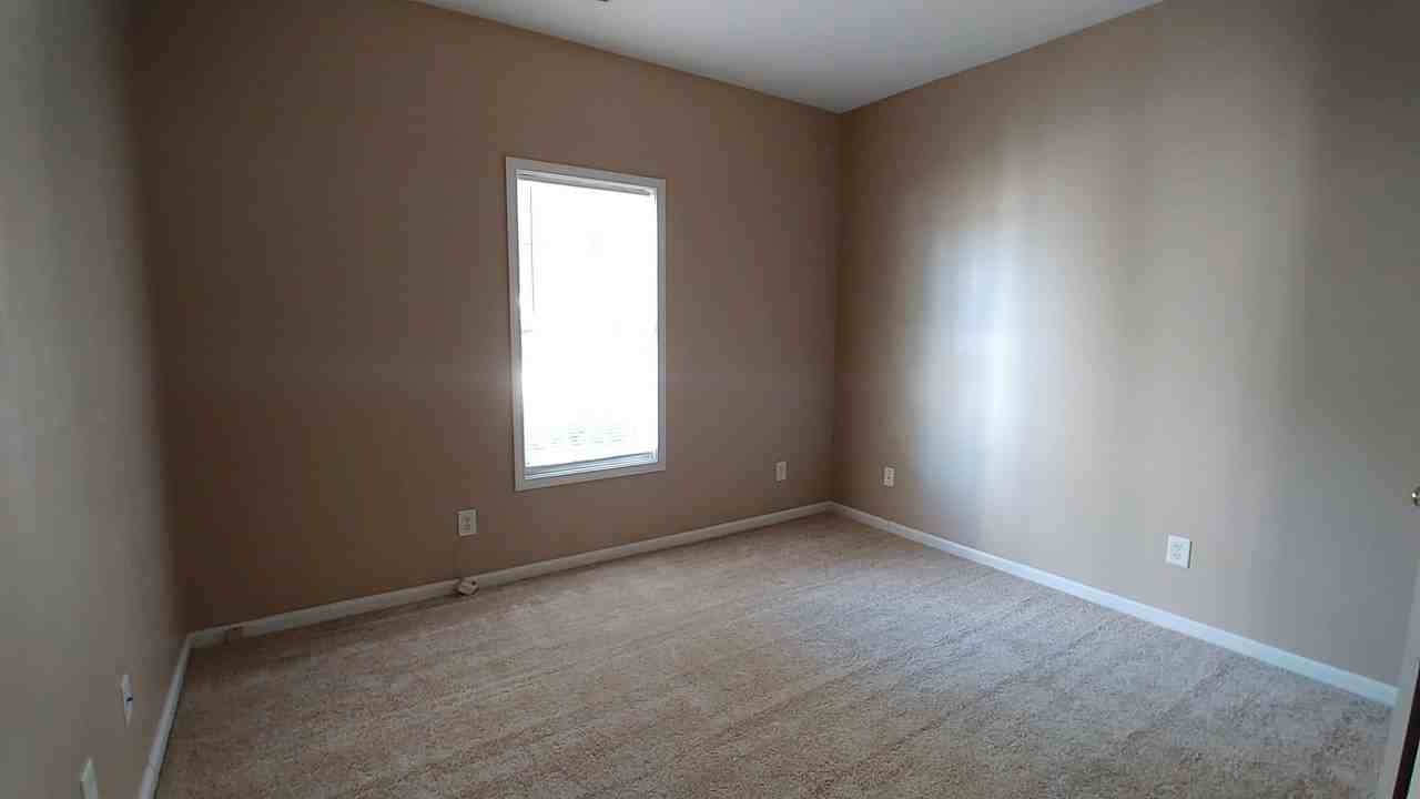 1243 Stoneridge Ln - Photo 7 of 8