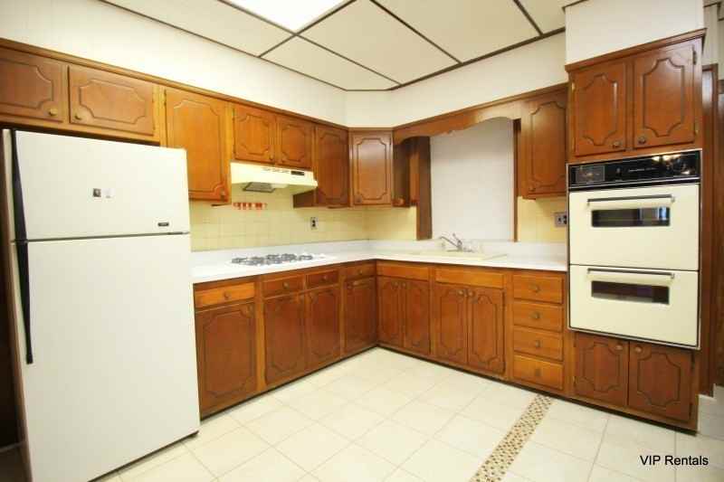 113 N Clinton St - Photo 2 of 11