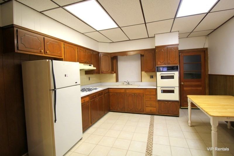 113 N Clinton St - Photo 3 of 11