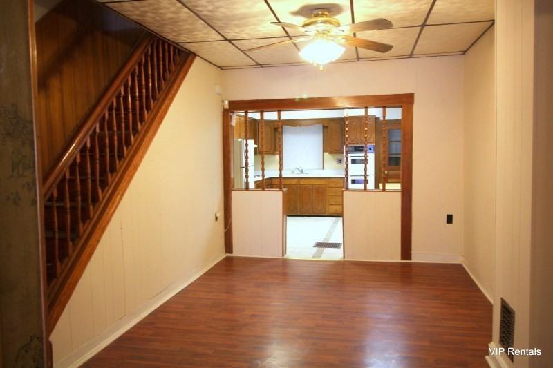 113 N Clinton St - Photo 4 of 11