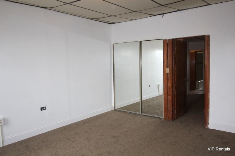 113 N Clinton St - Photo 6 of 11