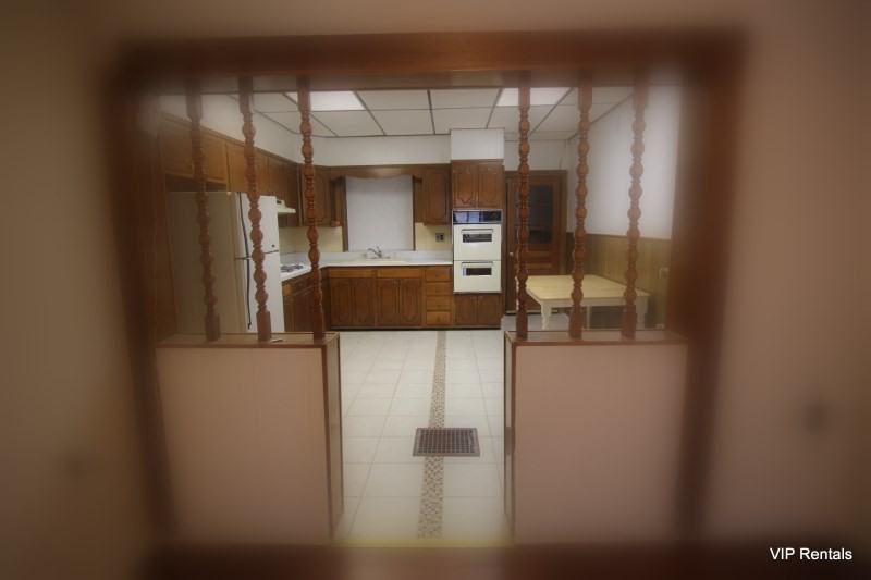 113 N Clinton St - Photo 7 of 11