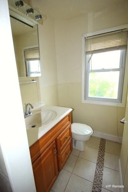113 N Clinton St - Photo 6 of 9
