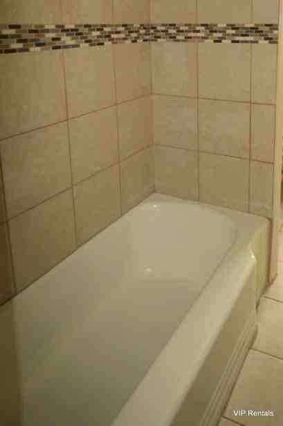 113 N Clinton St - Photo 7 of 9