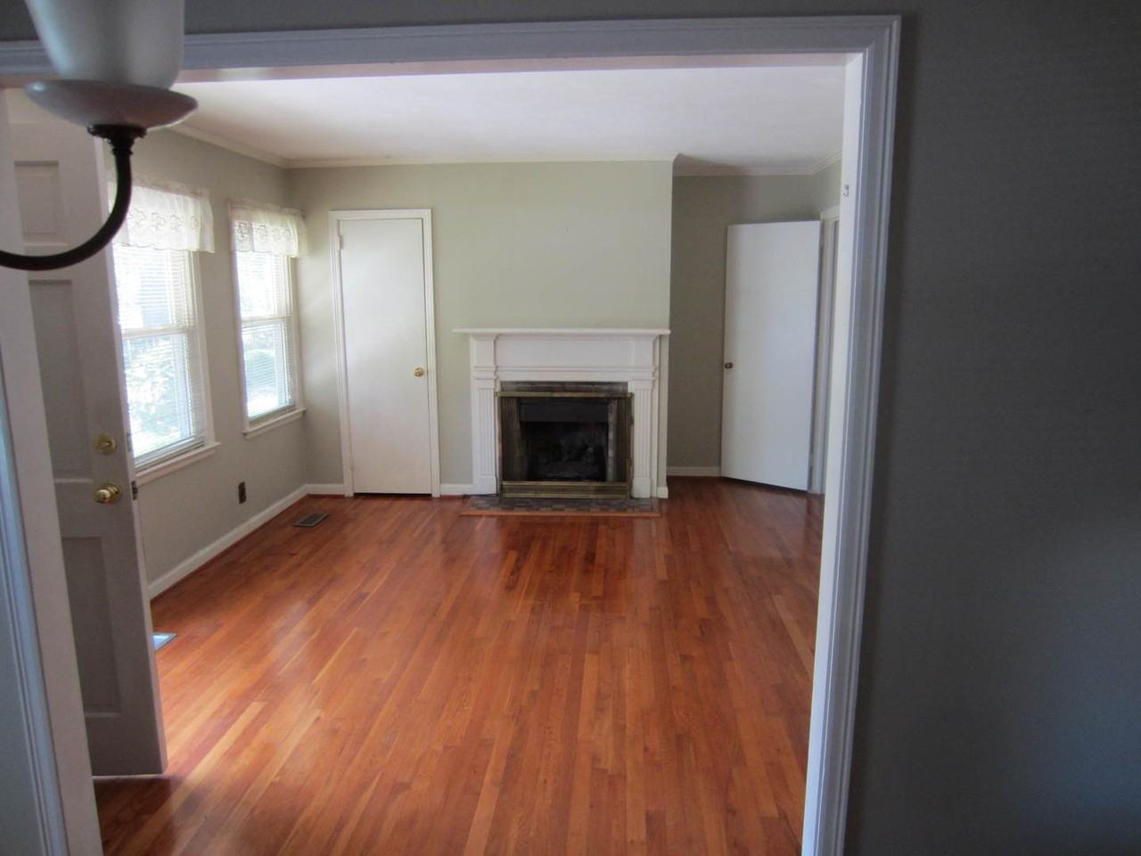 706 Pineview Dr - Photo 2 of 11