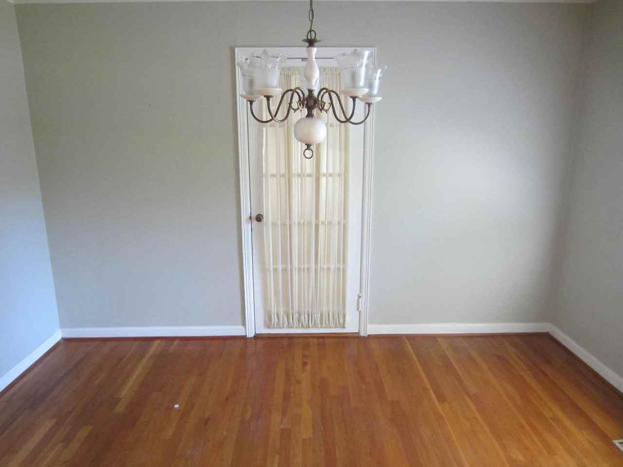 706 Pineview Dr - Photo 3 of 11