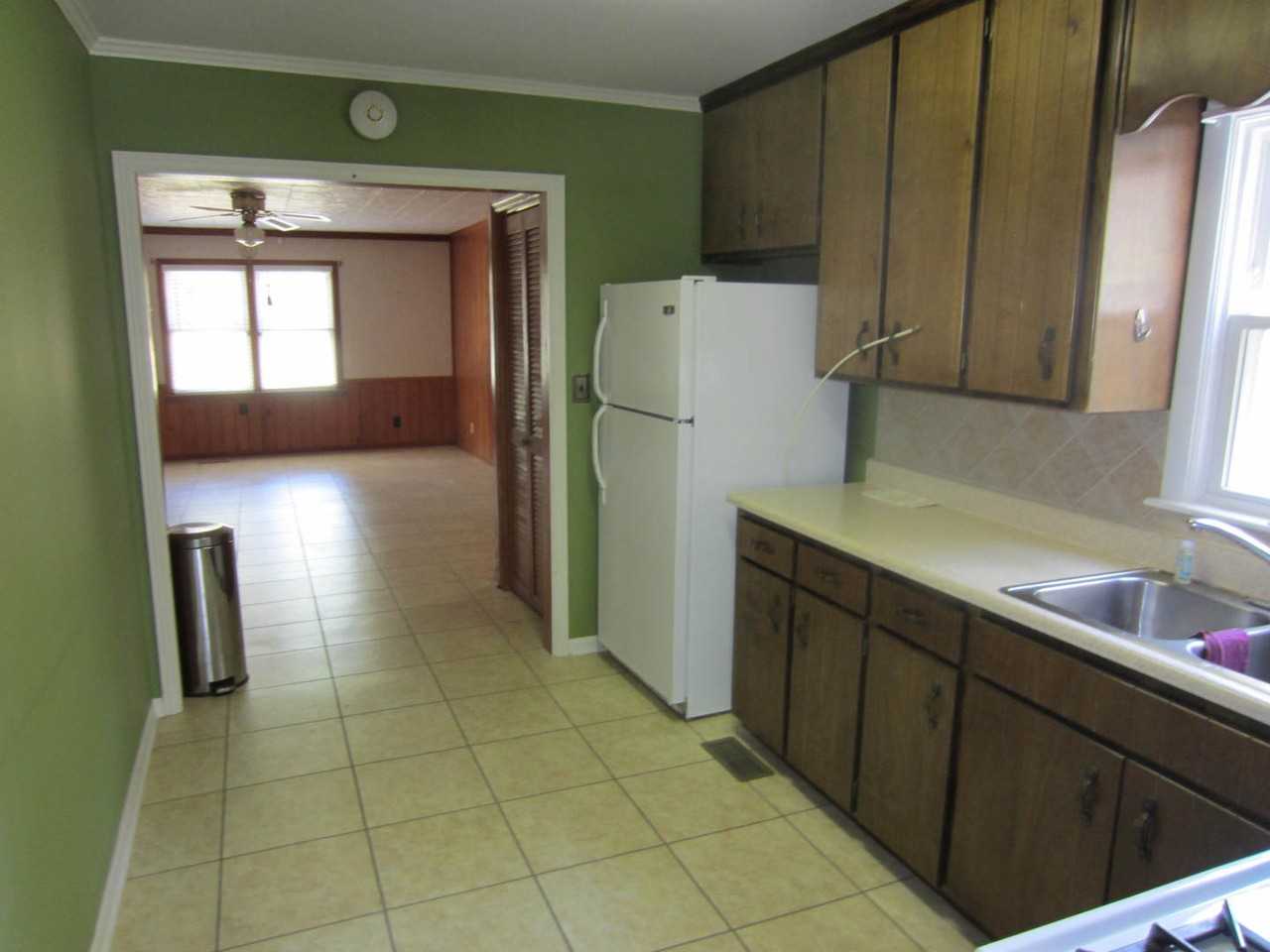 706 Pineview Dr - Photo 4 of 11