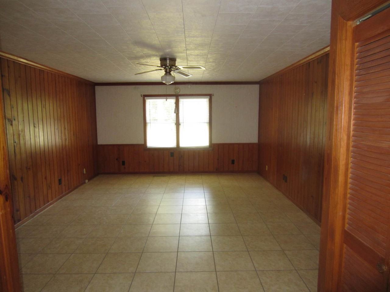 706 Pineview Dr - Photo 5 of 11