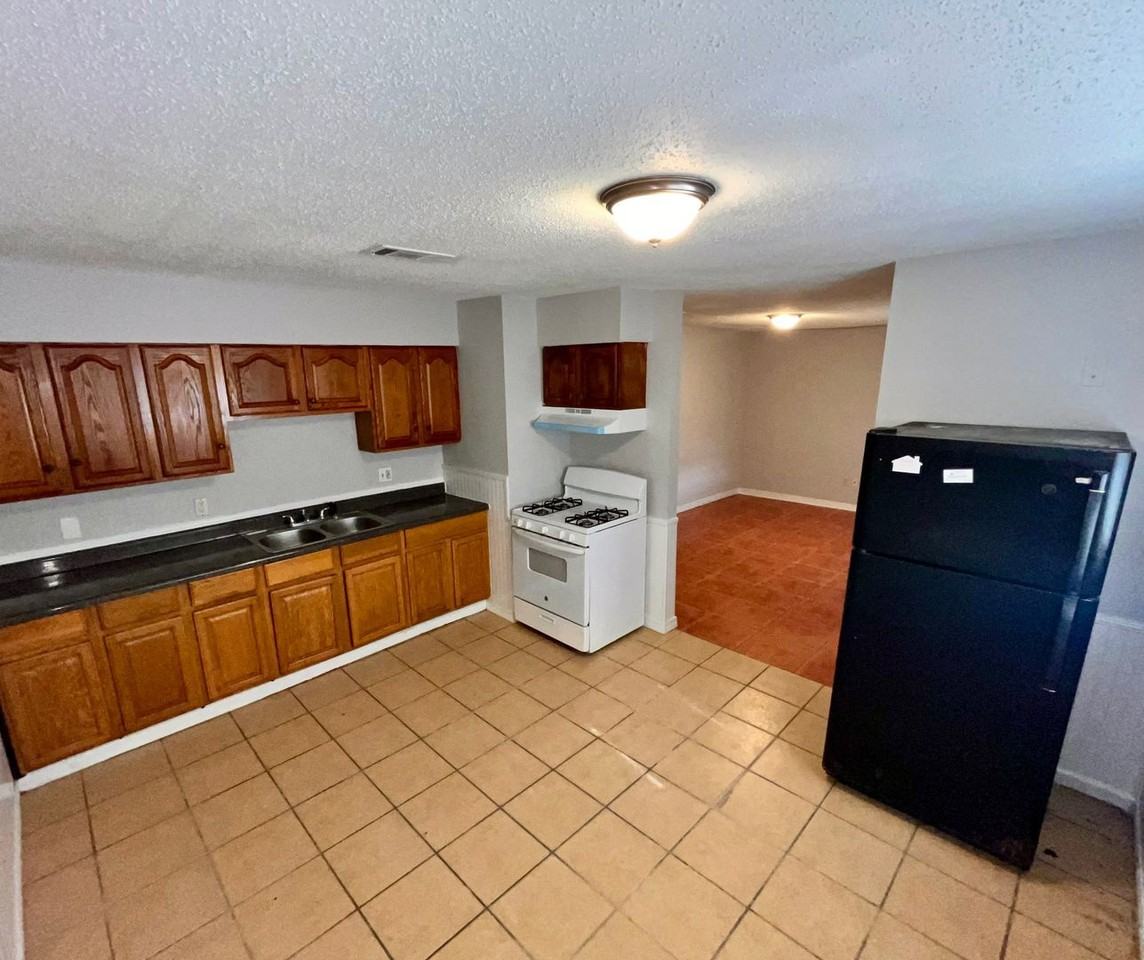 2113 33rd Ave - Photo 3 of 14