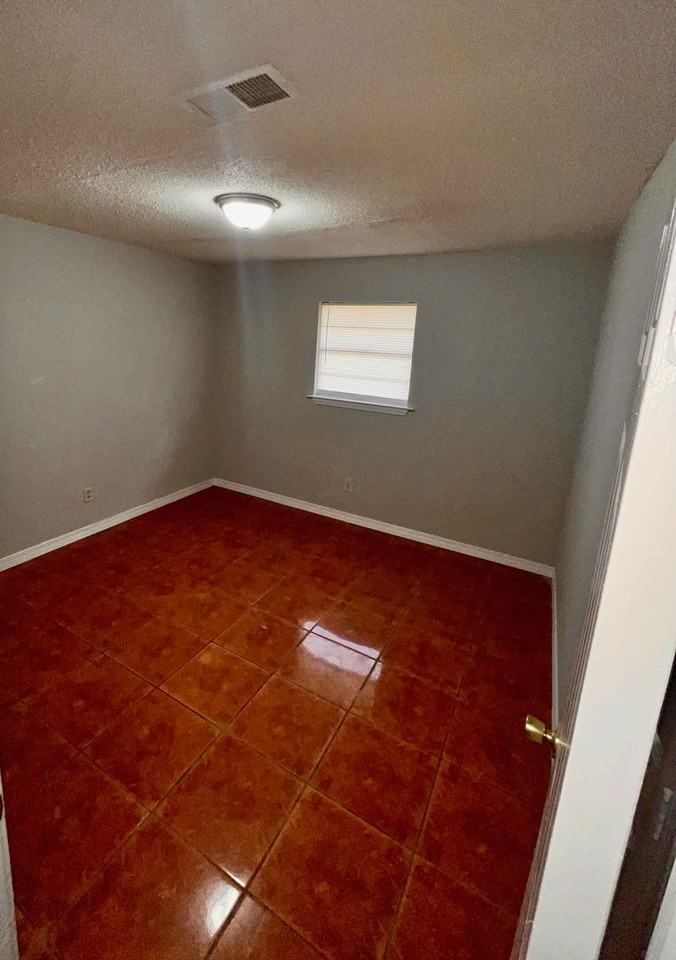 2113 33rd Ave - Photo 7 of 14