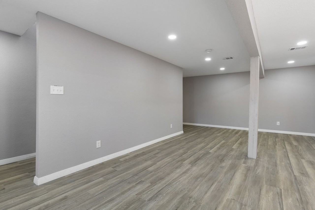 4105 Balch Dr - Photo 4 of 11