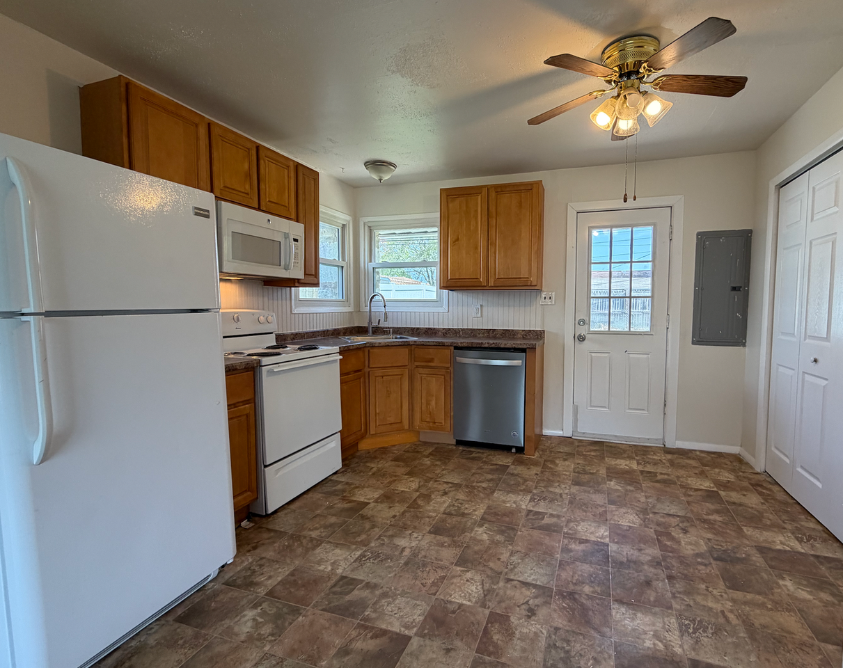 2508 Green Ave - Photo 2 of 11