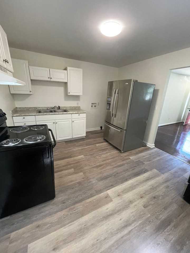 1405 Bethlehem Ln - Photo 2 of 12