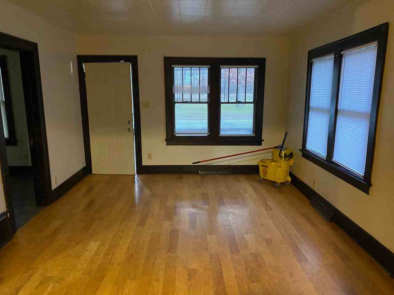 1237 Wilber St - Photo 5 of 11