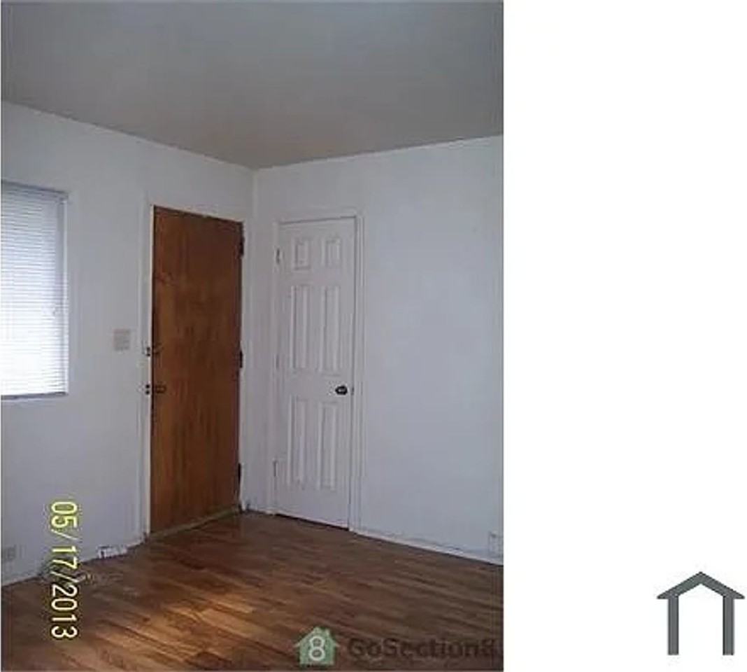 1928 S Walnut St - Photo 3 of 6