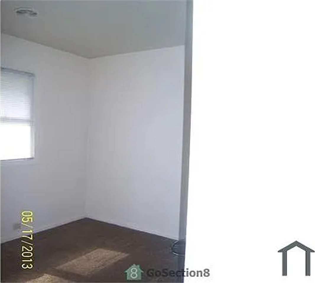 1928 S Walnut St - Photo 4 of 6