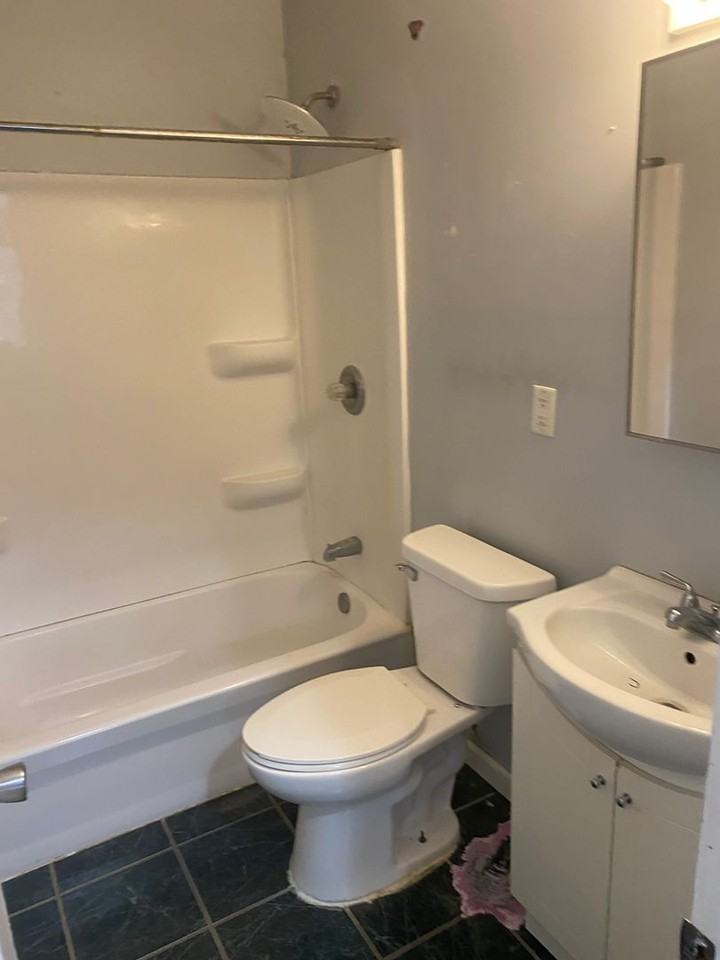 421 S Lake St - Photo 3 of 14