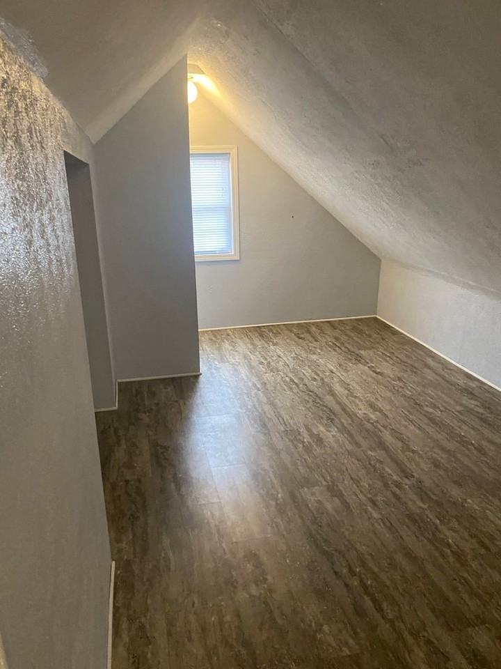 421 S Lake St - Photo 6 of 14