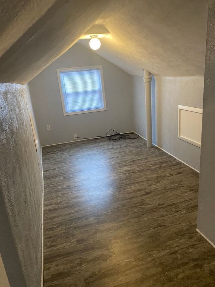 421 S Lake St - Photo 7 of 14