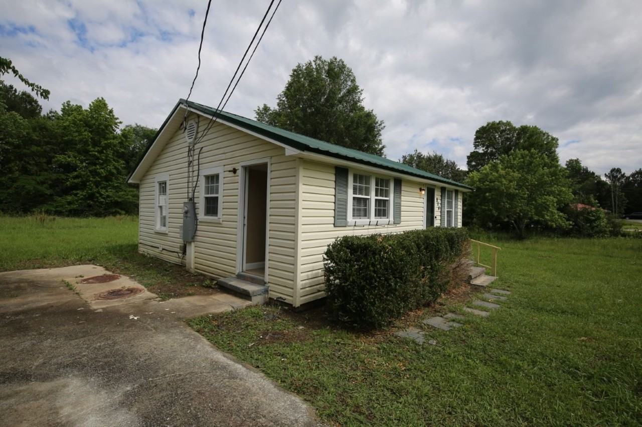 904 Hillview Dr - Photo 2 of 14