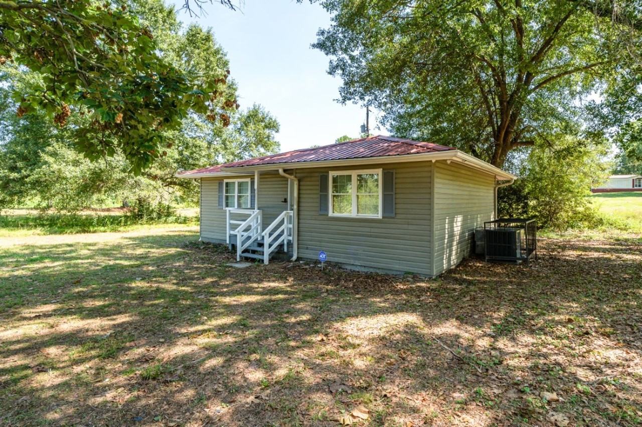 11257 Hickman Chapel Rd - Photo 3 of 22