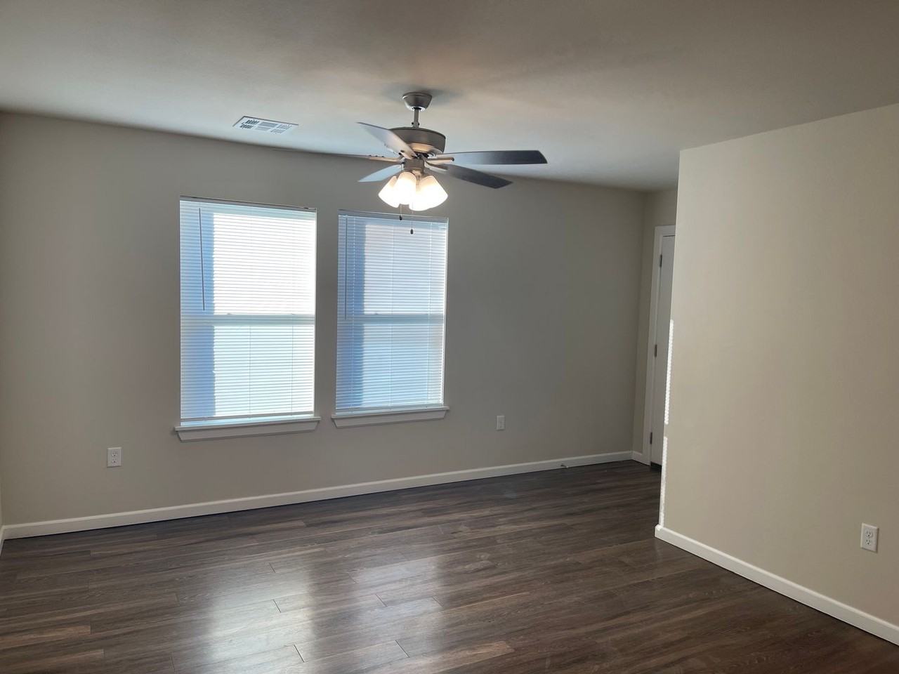 1517 Rosewood Dr - Photo 2 of 17