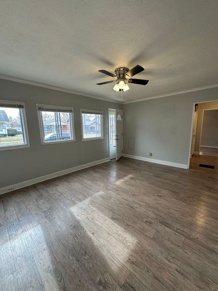 1924 Charles St - Photo 3 of 7