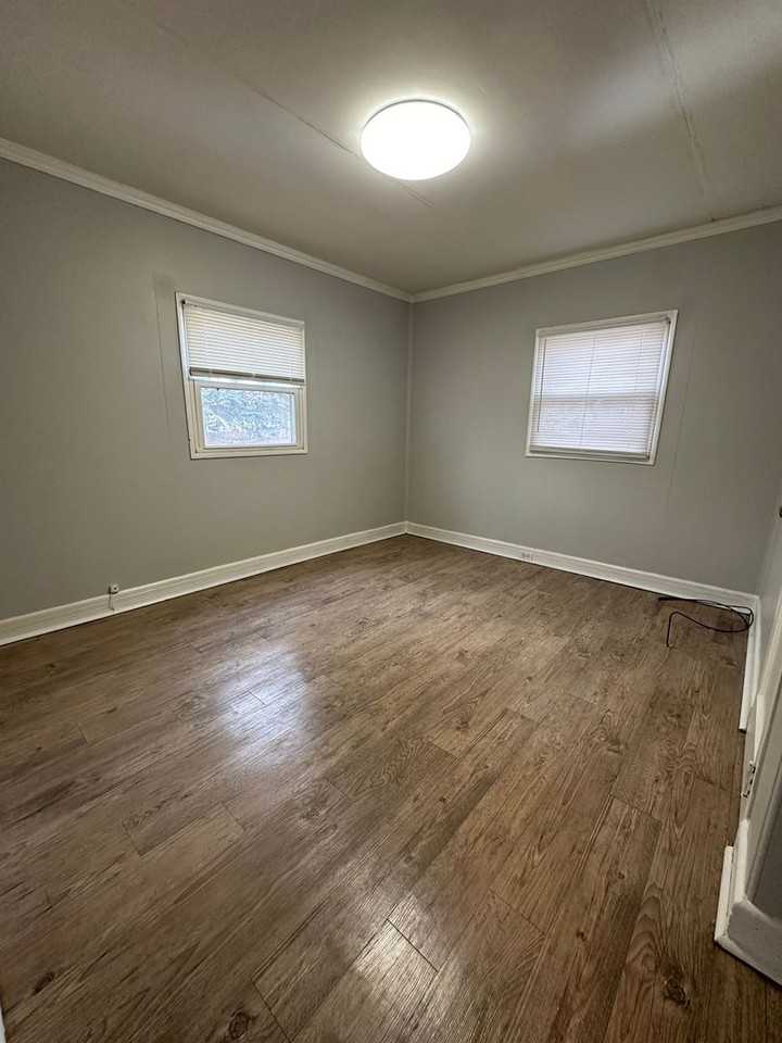 1924 Charles St - Photo 5 of 7