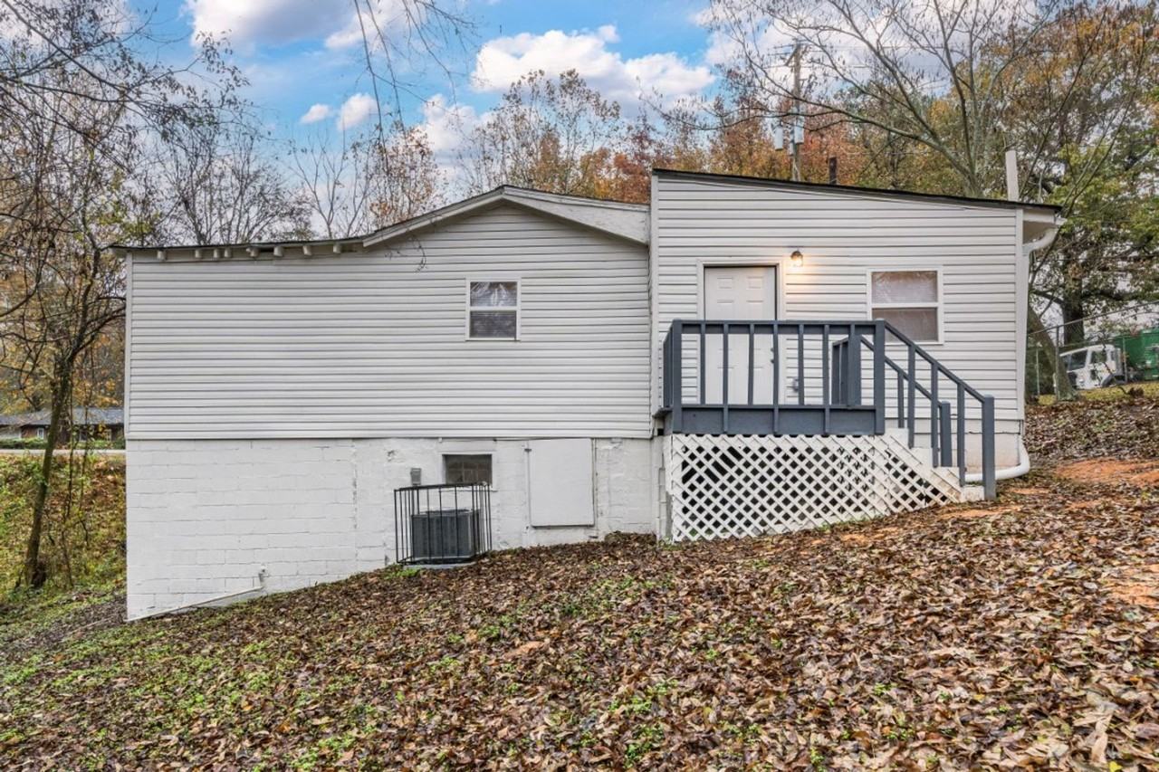 406 Forest Rd - Photo 3 of 17