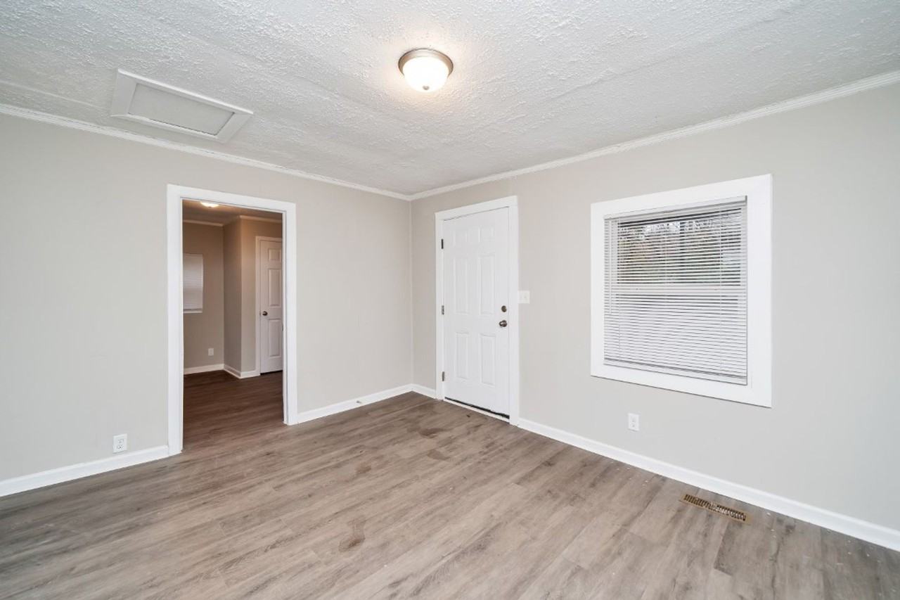 406 Forest Rd - Photo 5 of 17