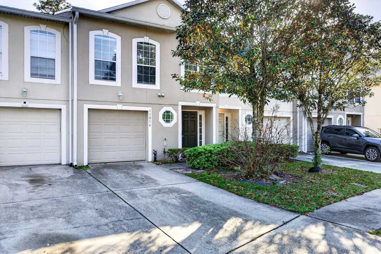 11816 Lake Bend Cir - Photo 2 of 35