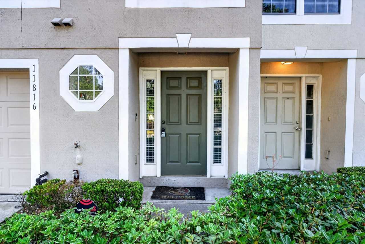 11816 Lake Bend Cir - Photo 3 of 35