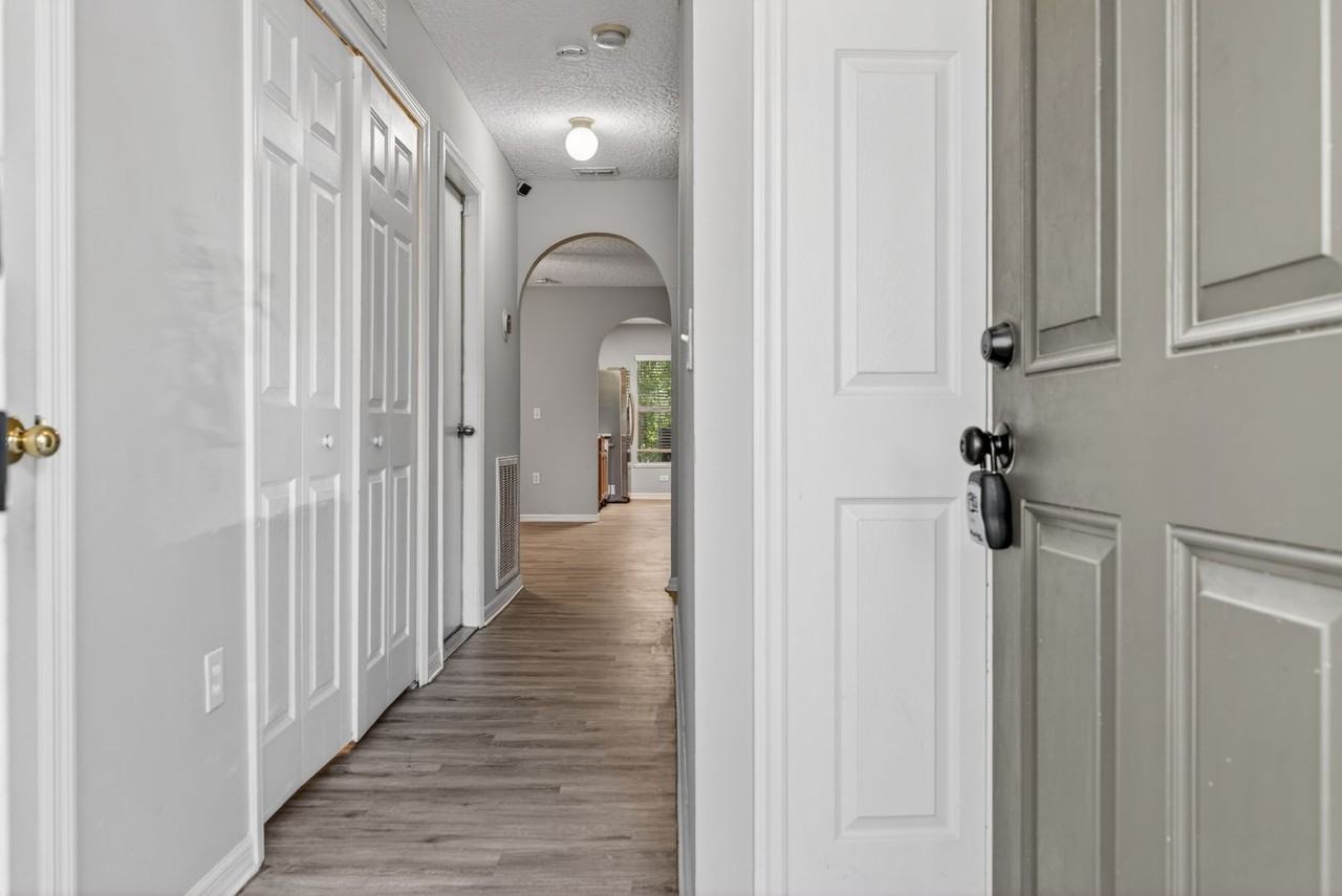 11816 Lake Bend Cir - Photo 4 of 35