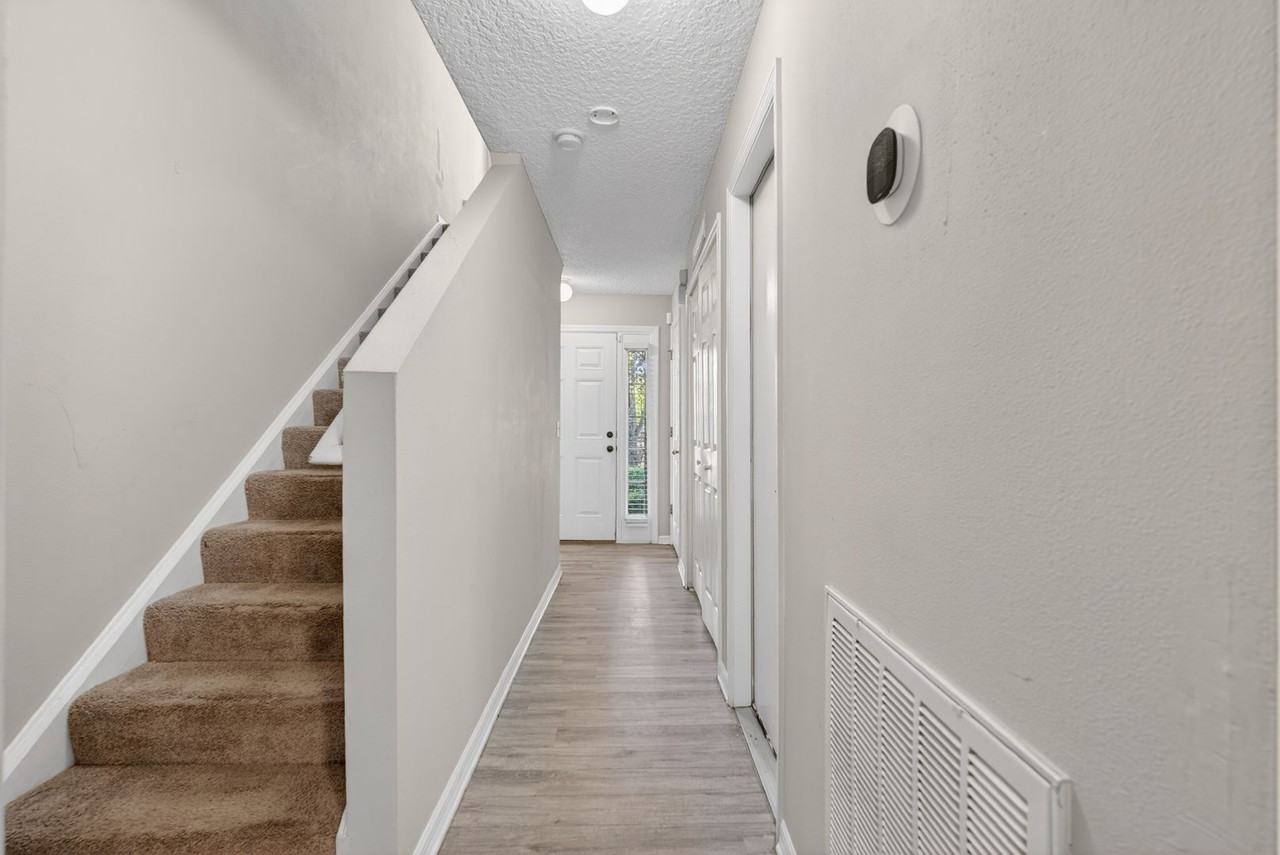 11816 Lake Bend Cir - Photo 5 of 35