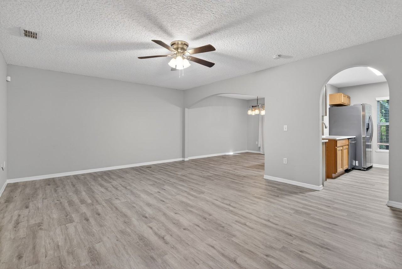 11816 Lake Bend Cir - Photo 6 of 35