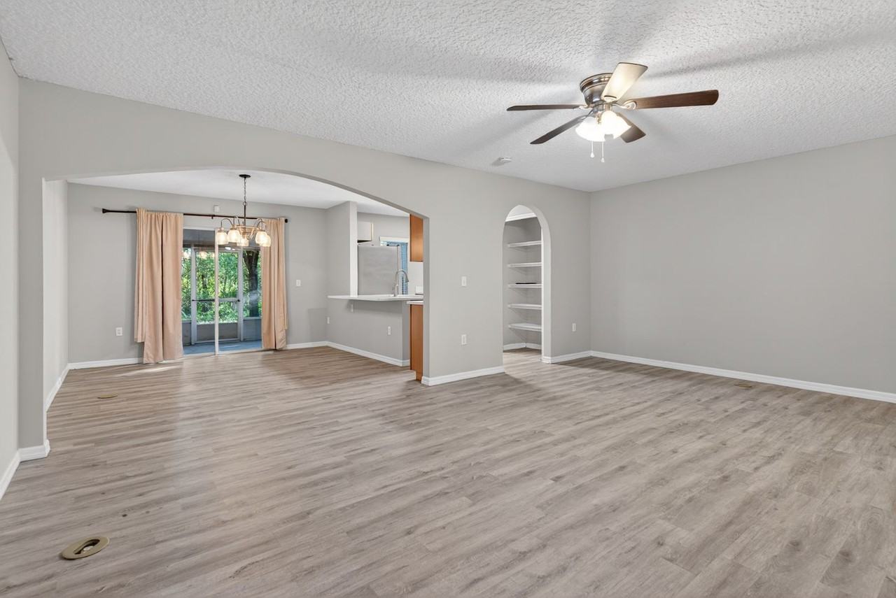 11816 Lake Bend Cir - Photo 7 of 35