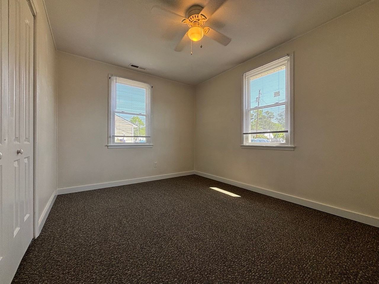 1207 Davis St - Photo 4 of 10